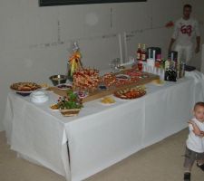 Le buffet pour une bonne 20 ene de personneest opérationnel