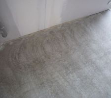 Chape bross&eacute;e, en attendant le carrelage