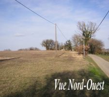 Le terrain debute apres le poteau edf