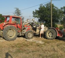 On vas chercher la pierre 
chargement et d&eacute;chargement a la main