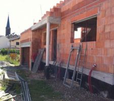 D&eacute;but du montage de l'&eacute;chafaudage.