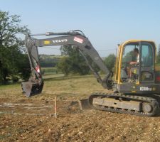 La pelle lou&eacute;e une 8 tonnes