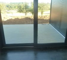 Une petite vue de la terrasse qui est très bien située au sud avec du soleil l'après midi, une terrasse en matériau composite imputrécible qui était aussi livrée avec la maison
comme cela on peut profiter des belles journées en Bretagne tout de suite