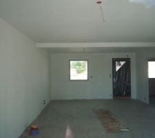 Peinture du rdc (sous-couche) par........ un vrai peintre !