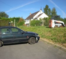 Arriv&eacute; du Bobcat sur le terrain