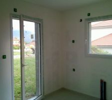 Peinture de la cuisine en cours (1 seule couche là où il y aura les meubles de cuisine)