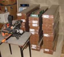 41 bottes de stratifié à 18 Kg chacune..
J'ai mal au dos !!