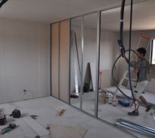 Vu depuis la chambre 4...Rails de fixations des cloisons
