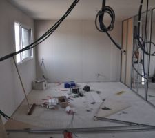 Chambre 4 délimité par les rails au sol !