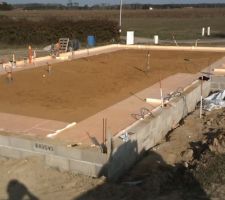 La dalle préparée avant pose du polyane et du ferraillage