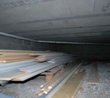 Tuyau dans le vide sanitaire pour l'aspiration centralis&eacute;e