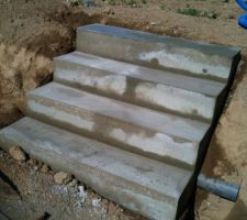 Mon 1er escalier ! Encore mieux réalisé que mon maçon !