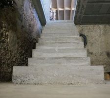 L'escalier b&eacute;ton