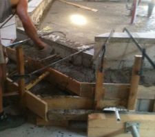 L'estrade en cours de coulage