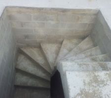 Escalier sous-sol décoffré