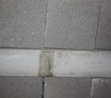 Sous-sol - l'alignement  laisse à désirer