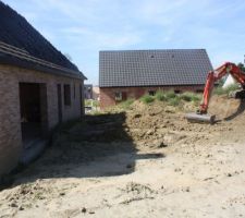 Évacuation des terres à l'arrière