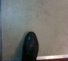 Carrelage de la grande pi&egrave;ce