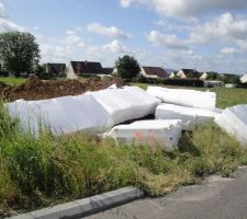 Livraison du polystyr&egrave;ne pour utiliser comme coffrage pour la future dalle du RDC