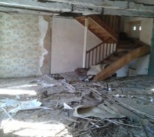 Voila voila, plus qu'une couche de placher et deux de plafond quand même !
