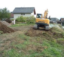 Le début du terrassement du chemin d'accès parce que la pluie s'annonce pour le lendemain...