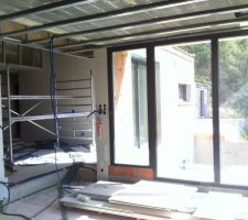 Vue du salon sur la future coursive