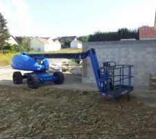Nacelle louée pour la lasure des débords de toit