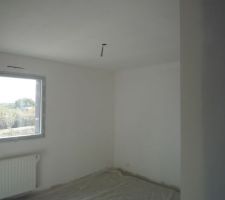 Peinture chambre en cours (juste sous-couche)