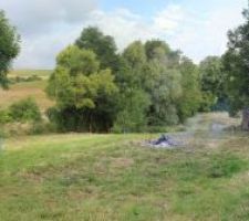 Le terrain d&eacute;but juillet apr&egrave;s la premi&egrave;re phase des travaux : le d&eacute;broussaillage.
