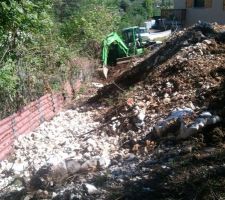 L 'idée c'est de monter un mur et ramener la terre pour égalisé !