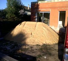 Un gros tas de sable... Pour la chape ou pour l'enduit ?