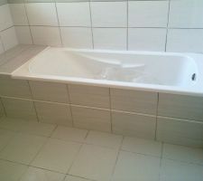 Baignoire habillée de faïence