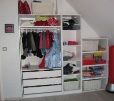 Dressing d'une chambre d'enfant