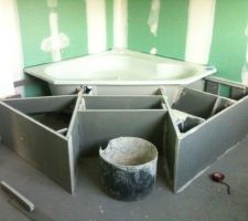 Baignoire d'angle avec estrade