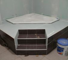 Estrade escalier sur baignoire d'angle