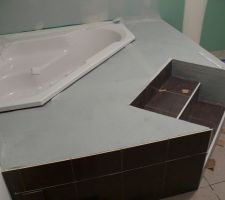 Estrade escalier sur baignoire d'angle