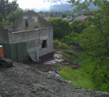 Vue du terrain depuis le chemin d'accès