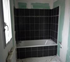 Salle de bain avec fa&iuml;ences - avant peinture