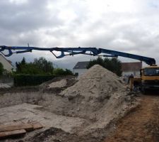 La pompe à béton dépliée au maximum...