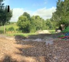 Apr&egrave;s la r&eacute;alisation des vrd, du chemin d'acc&egrave;s et du parking en cailloux de plaine!