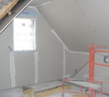 Même sur cette photo on ne peut vérifier que l isolation des rampants est en 260 d'épaisseur