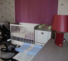 Chambre termin&eacute; ( pose carrelage, tapisserie, peinture plafond )