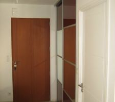 L'entrée et ces grand placards !!