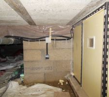 Fabrication du caisson pour le surpresseur dans le vide sanitaire.

circuit électrique.