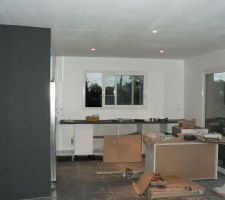 Aper&ccedil;u cuisine en cours de montage