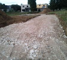 Pendant ce temps le terrain continue d'&ecirc;tre pr&eacute;par&eacute; pour l'arriv&eacute;e prochaine de la maison