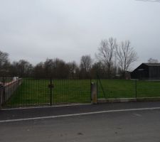 C'est ici que nous allons construire notre futur chez nous