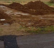 Chemin d'acc&egrave;s pr&ecirc;t pour accueillir les cailloux samedi pour le fond et le concass&eacute; de 0/31.5 par dessus.