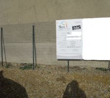 Affichage du panneau à l'entrée du lotissement.