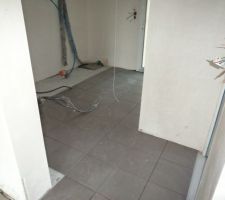 1ère journée de pose du carrelage